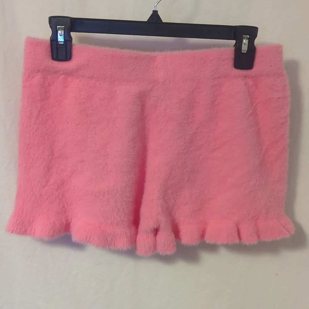 NWOT Asos Designs pink fuzzy shorts - Picture 4 of 9